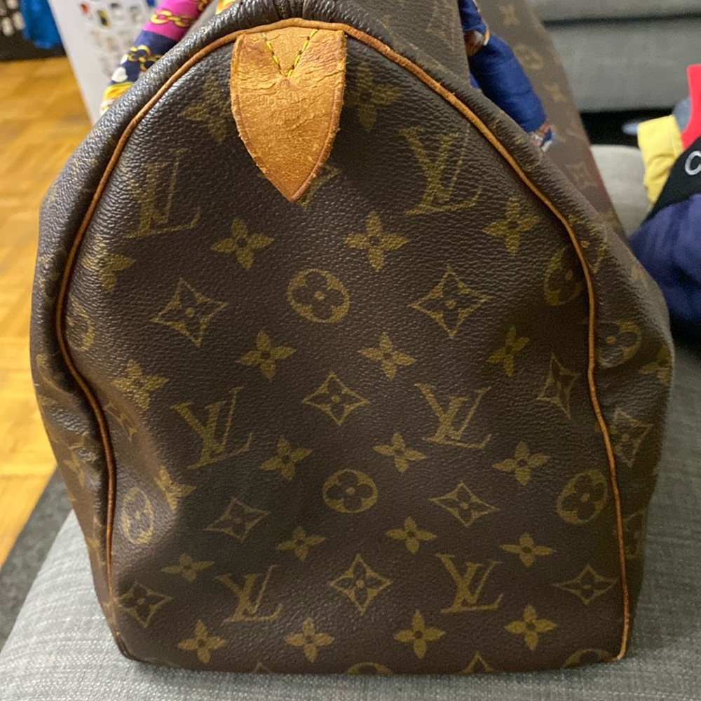 Authentic Louis Vuitton Speedy 40

Please, no lowball offers!